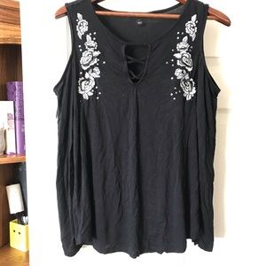 Shoulder cut out flower top